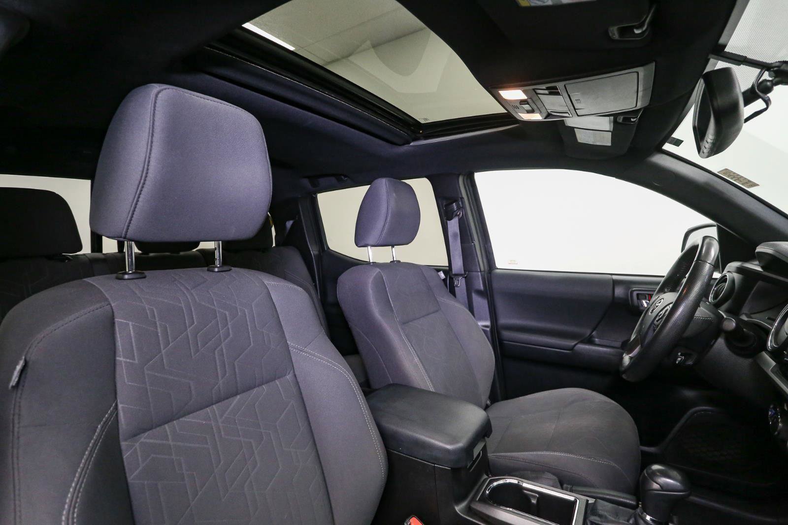 Used 2016 Toyota Tacoma TRD Sport image 18