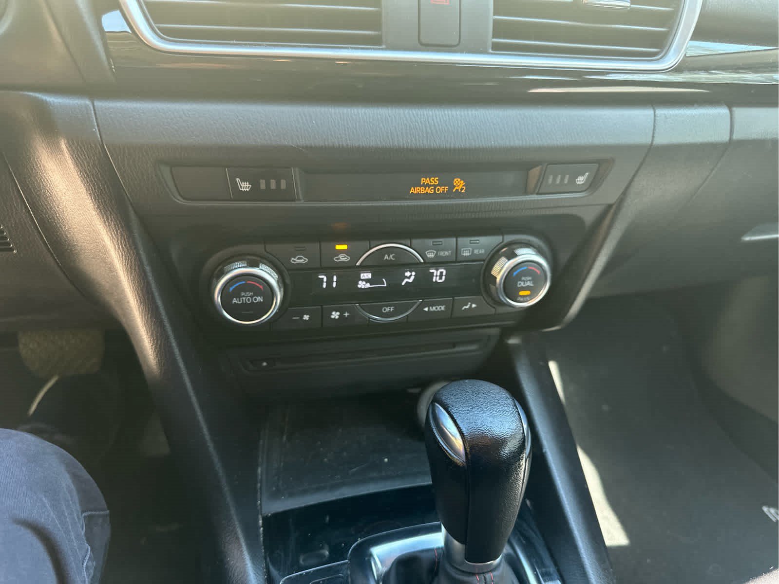 Used 2016 MAZDA MAZDA3 i Grand Touring FWD image 11