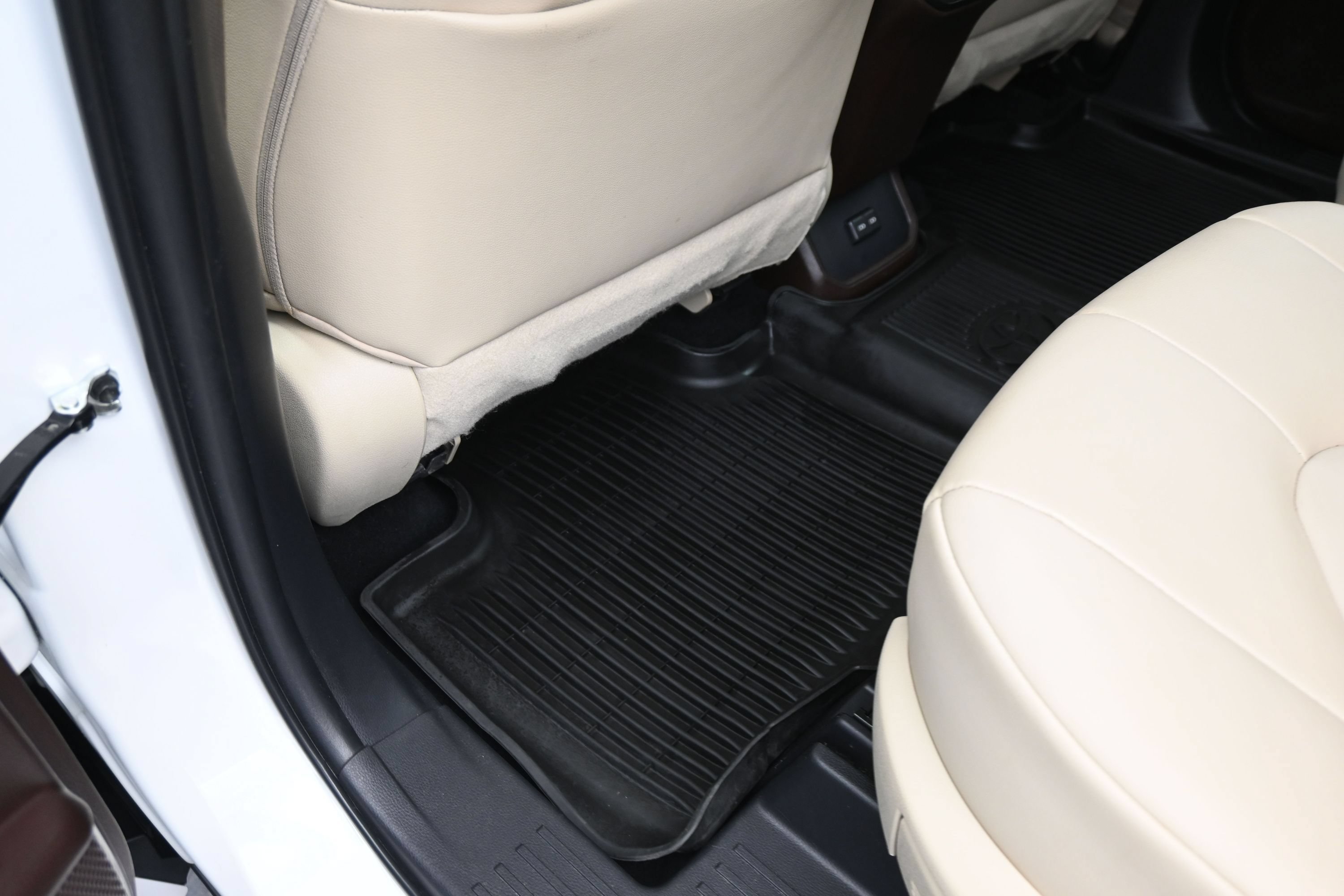 Used 2022 Toyota Highlander XLE AWD/4WD image 18