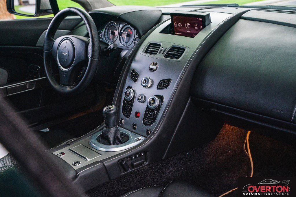 Used 2017 Aston Martin V12 Vantage S image 26