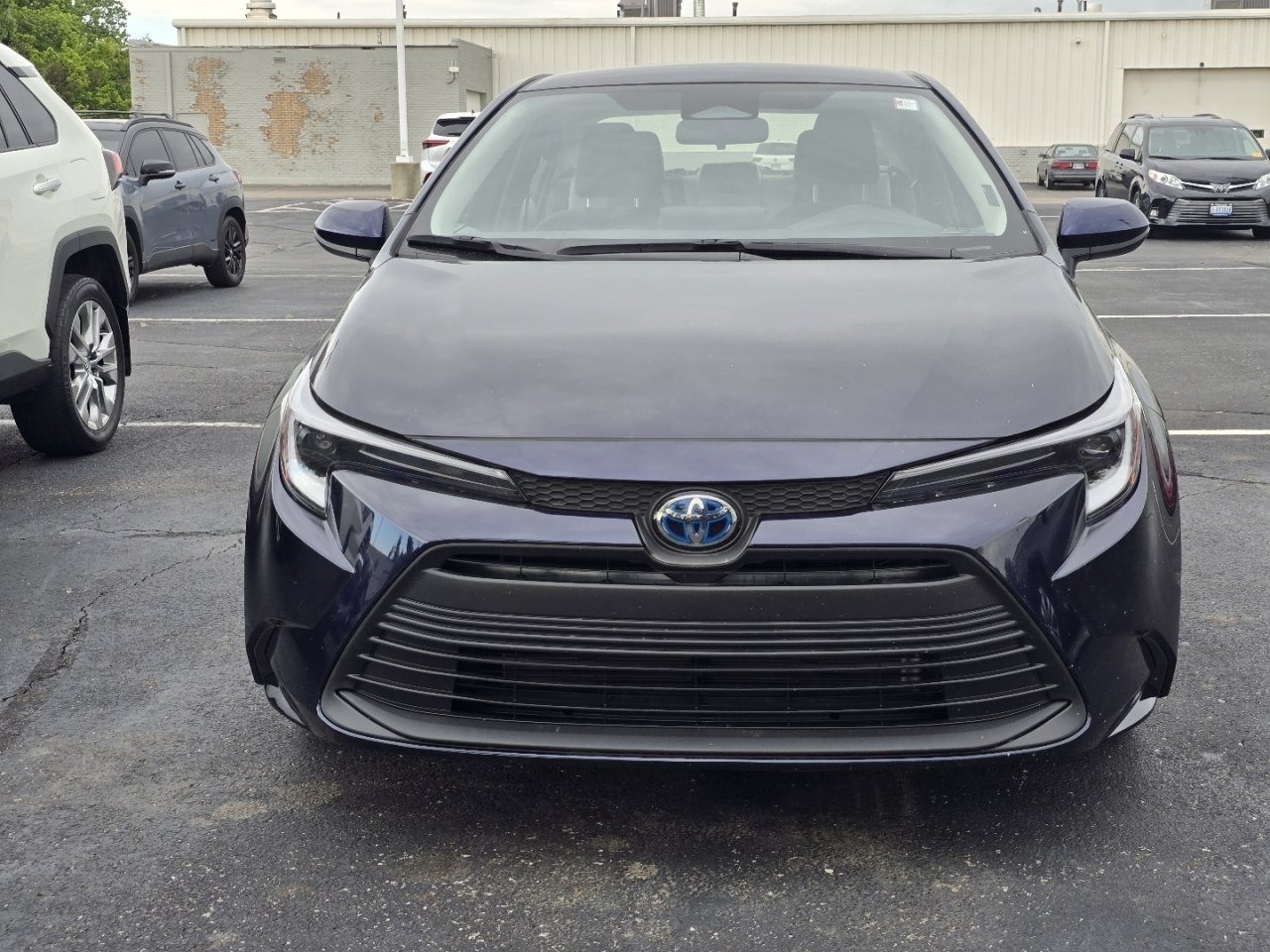 Used 2025 Toyota Corolla LE FWD image 2