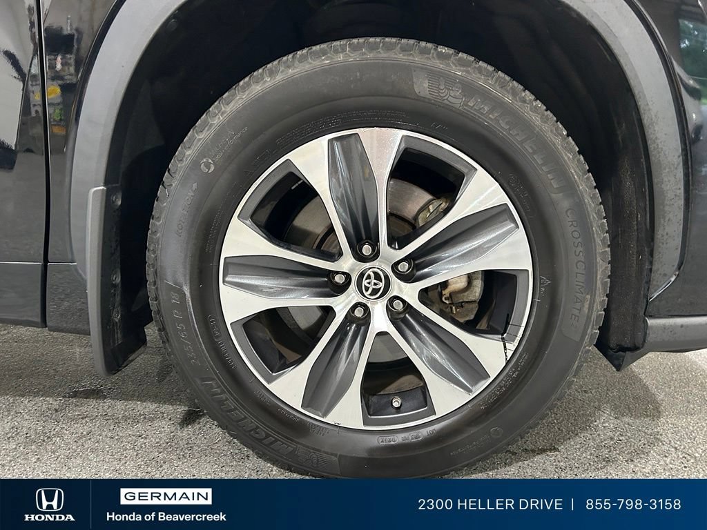 Used 2020 Toyota Highlander XLE AWD/4WD image 12