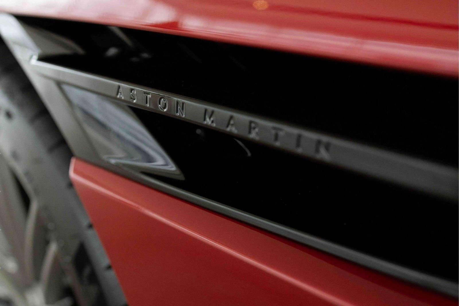 Used 2025 Aston Martin DB12 Convertible RWD image 19