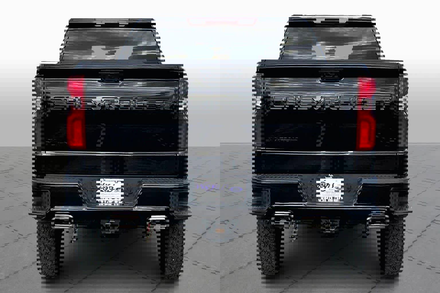 Used 2024 Chevrolet Silverado 1500 LT Trail Boss w/ LPO, Dark Essentials Package image 4