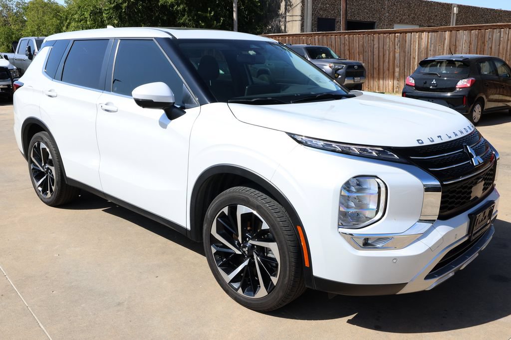 Used 2024 Mitsubishi Outlander SE FWD image 3