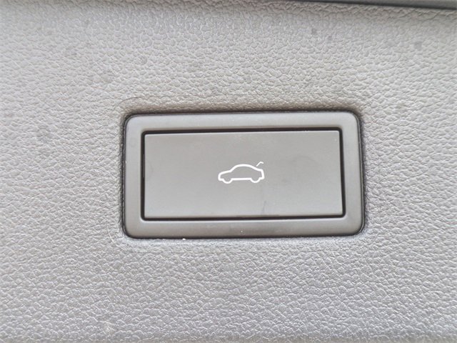 Used 2024 Volkswagen Tiguan SE image 14