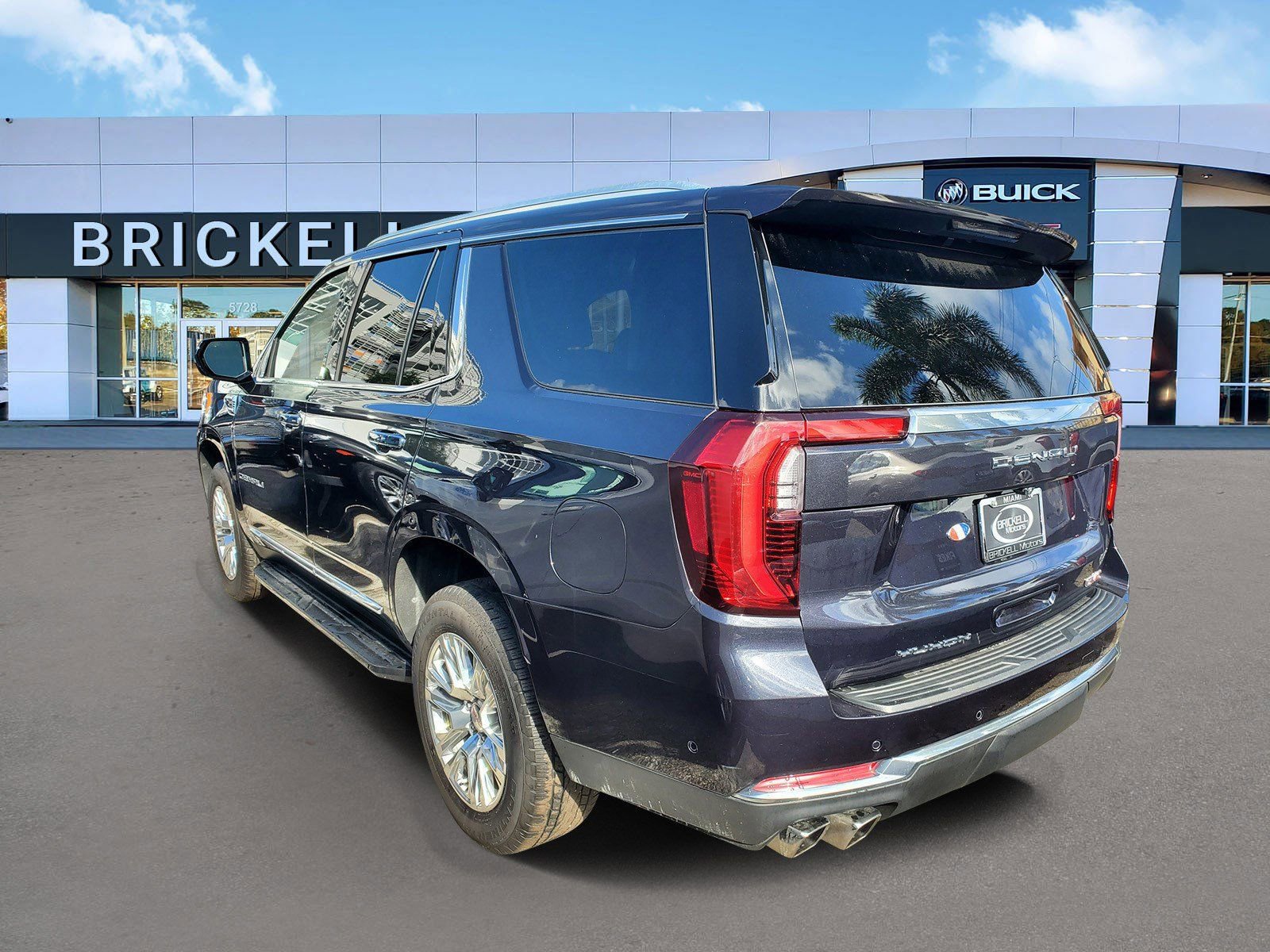 Used 2025 GMC Yukon Denali RWD image 6