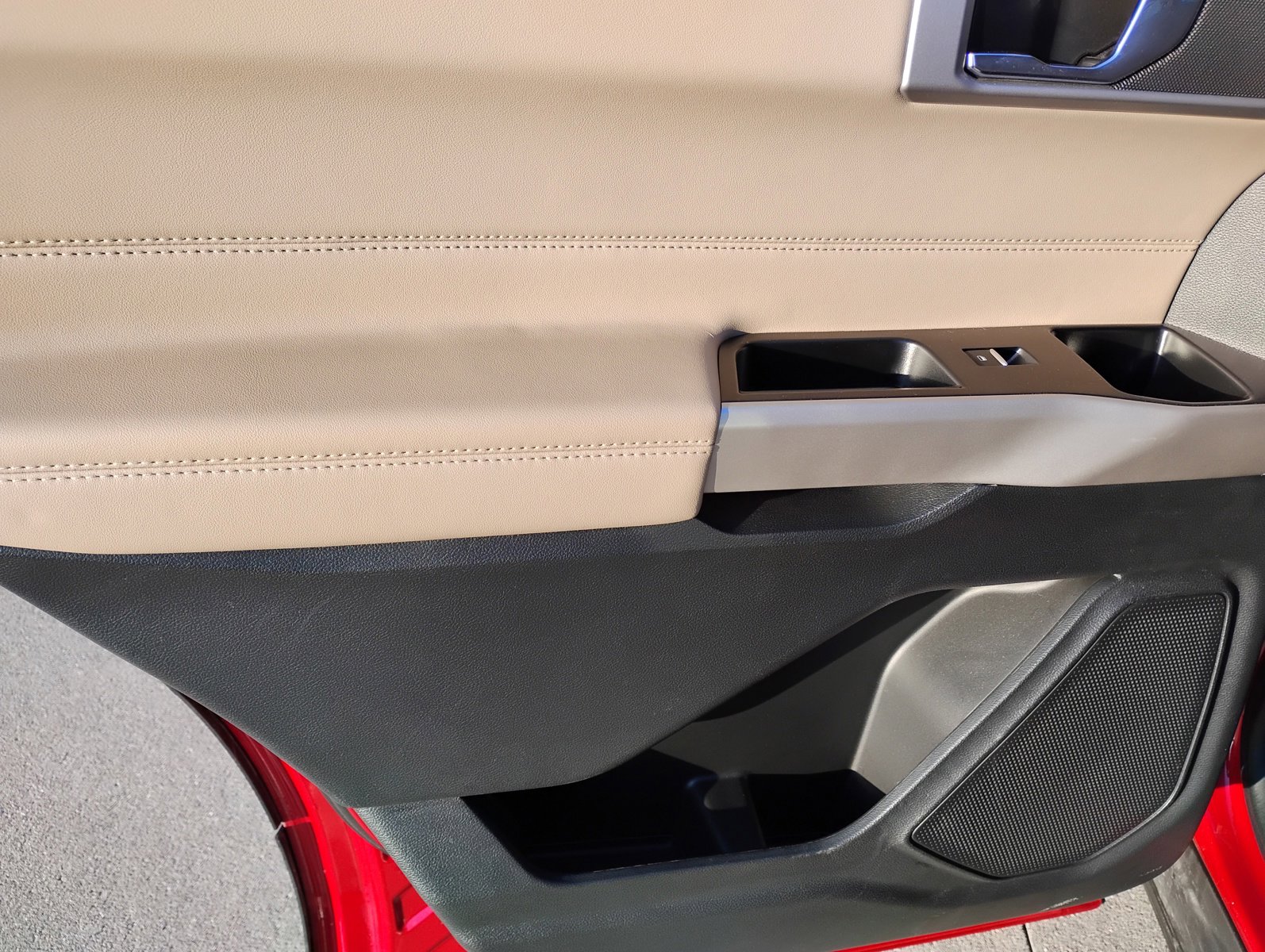 Used 2022 Ford Explorer XLT w/ Equipment Group 202A image 16