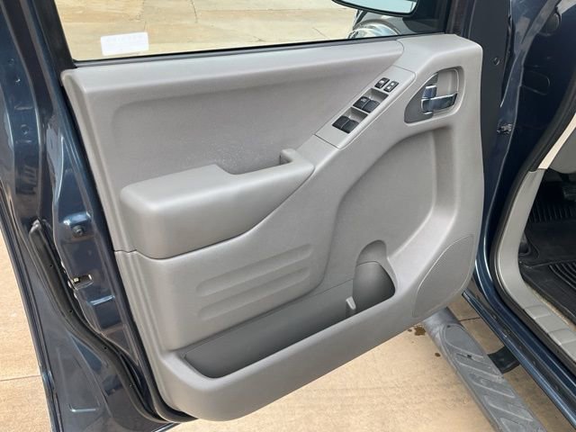 Used 2015 Nissan Frontier SV w/ SV Value Truck Package image 4