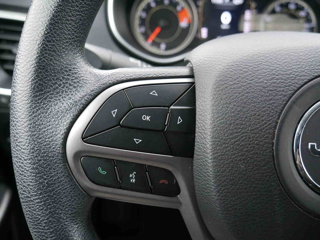 Used 2019 Jeep Cherokee Latitude w/ Popular Appearance Group image 33