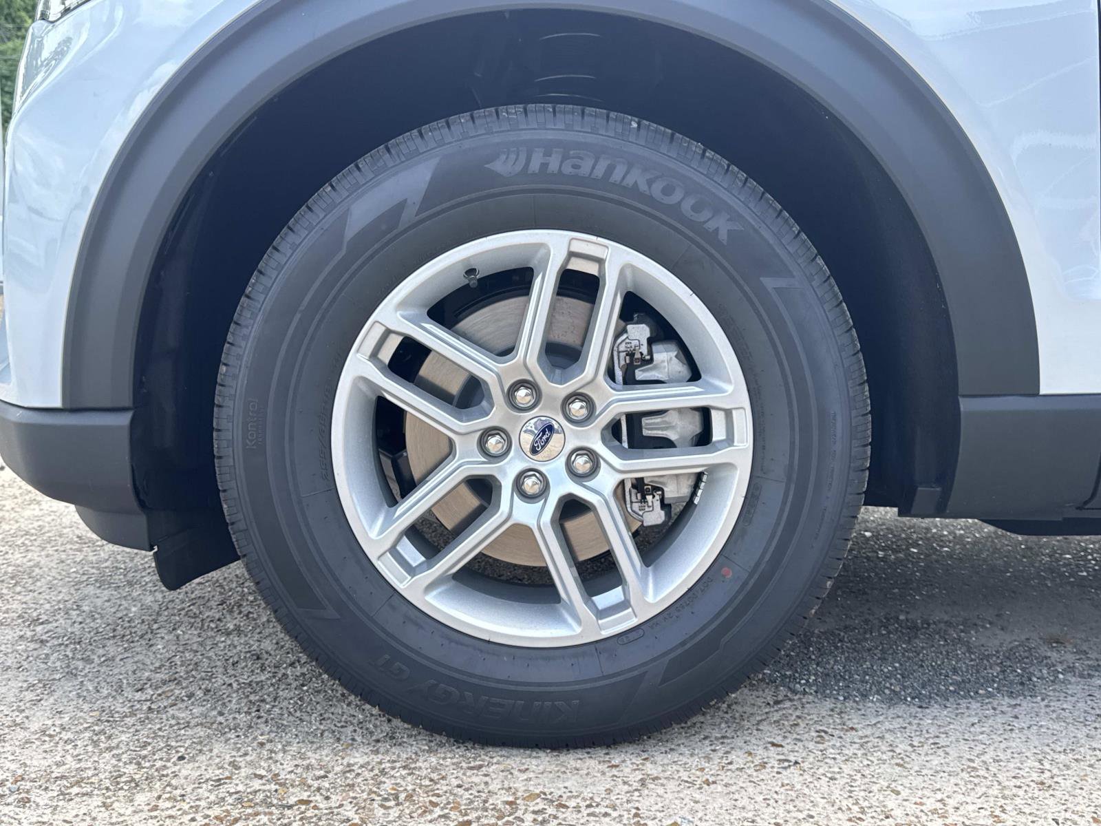 New 2025 Ford Explorer Active w/ Active Comfort Package image 3