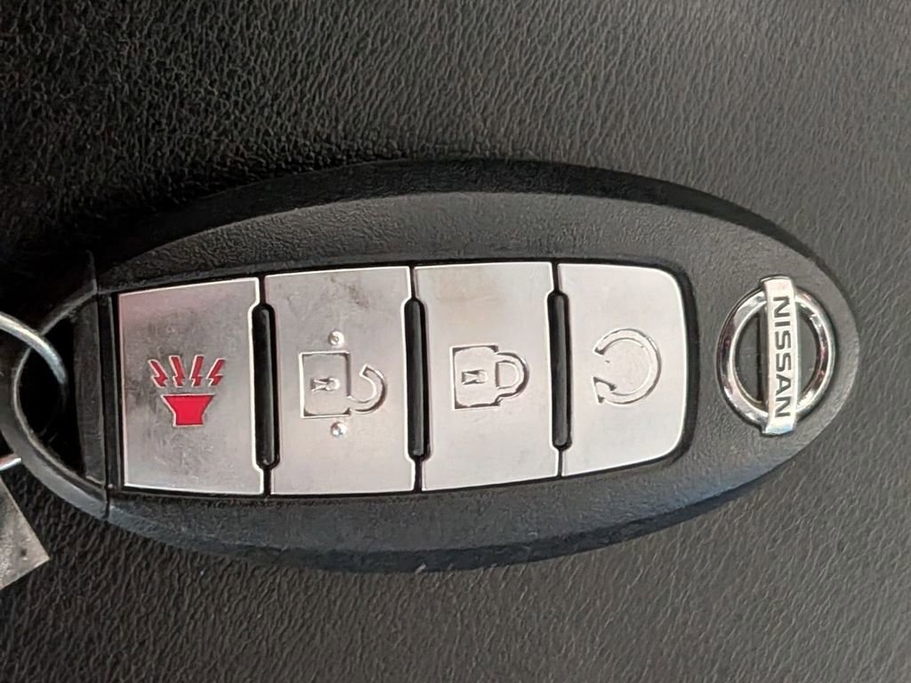 Used 2018 Nissan Titan Platinum Reserve AWD/4WD image 36