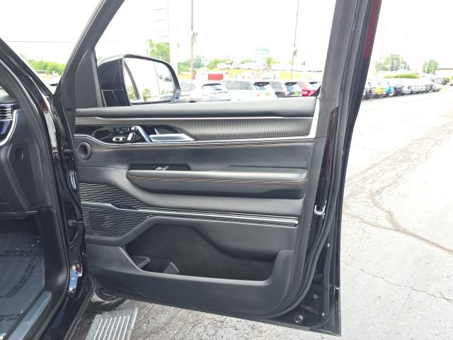 Used 2025 Jeep Grand Wagoneer L Series III w/ Rear Seat Video Group 1 AWD/4WD image 50