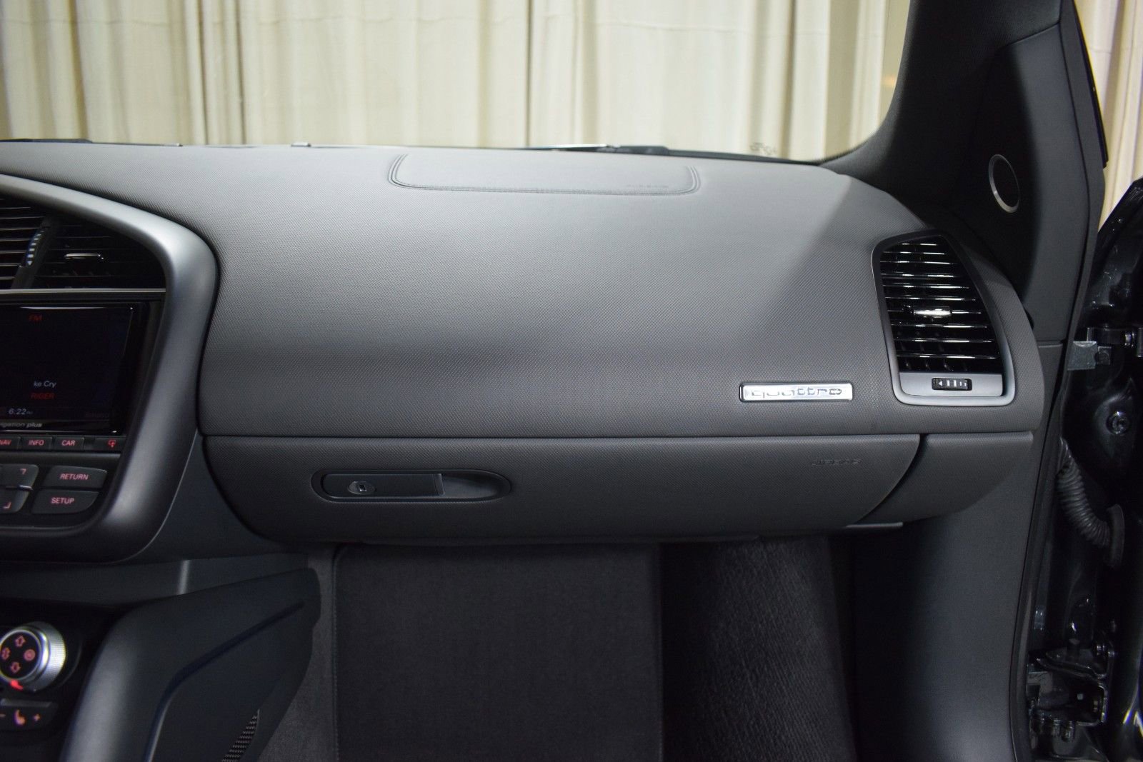 Used 2014 Audi R8 V8 w/ Convenience Package image 22