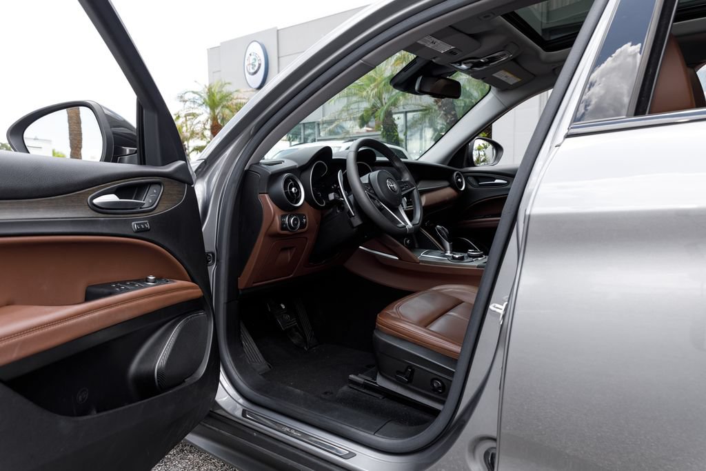 Used 2019 Alfa Romeo Stelvio Ti w/ TI Performance Package AWD/4WD image 22