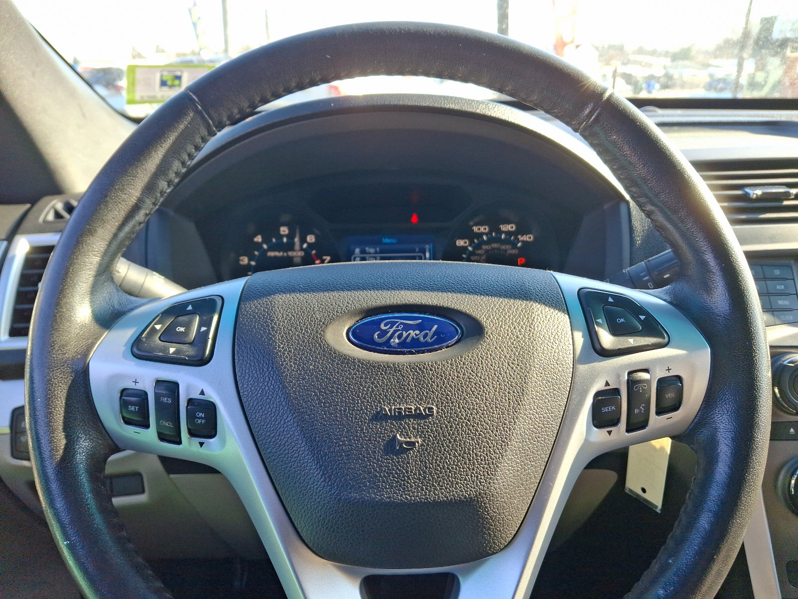 Used 2015 Ford Explorer XLT image 19