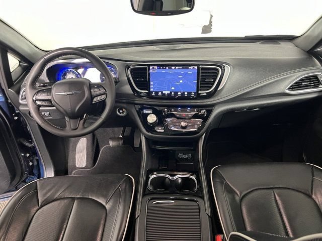 Certified 2025 Chrysler Pacifica Limited FWD image 27