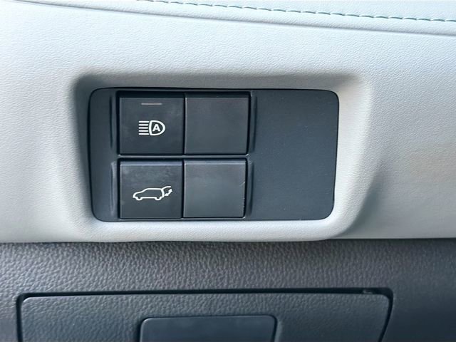 Used 2021 Toyota Highlander XLE image 10