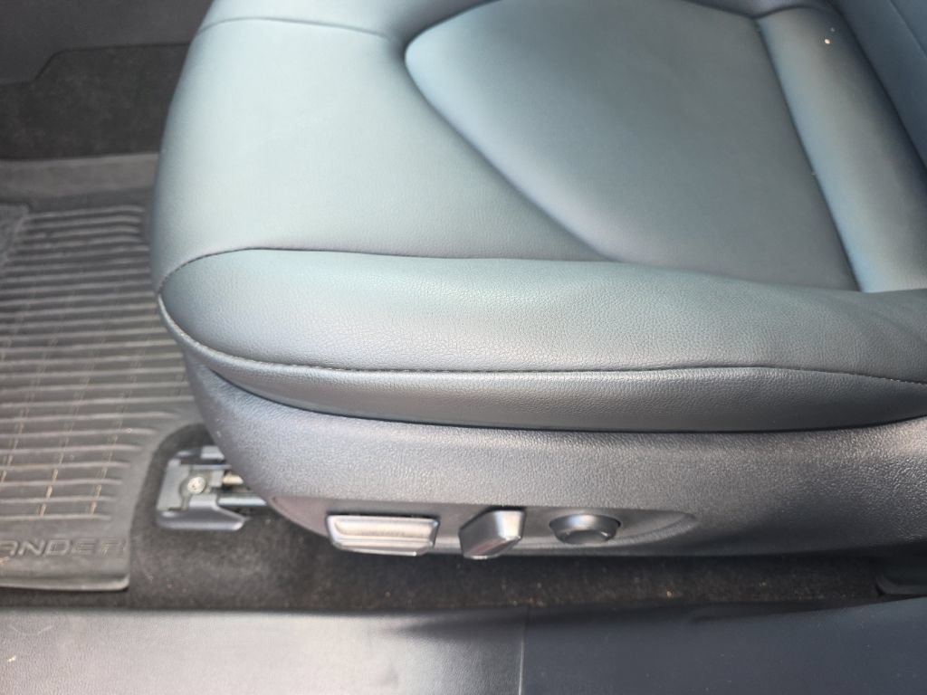 Certified 2025 Toyota Highlander XLE AWD/4WD image 16