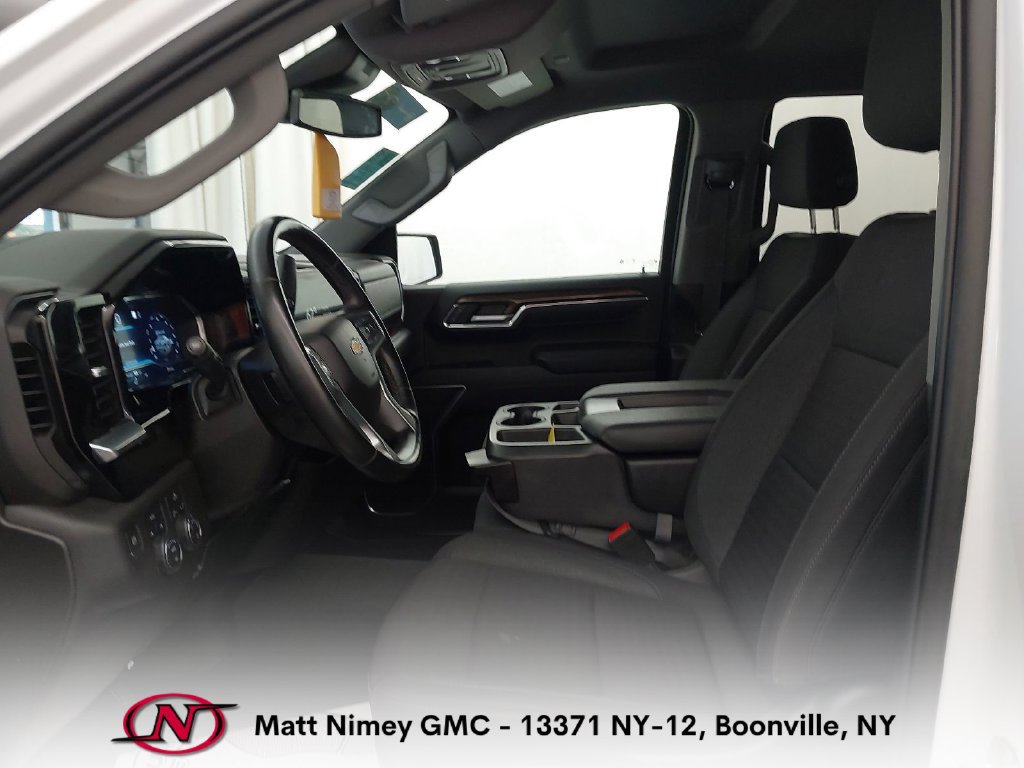Used 2023 Chevrolet Silverado 1500 LT AWD/4WD image 3