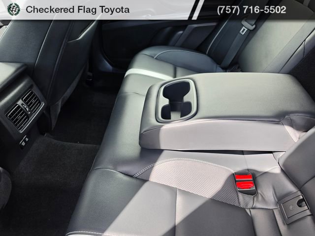 Used 2025 Toyota Camry SE w/ Convenience Package image 43