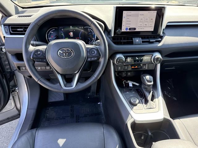 Used 2023 Toyota RAV4 SE w/ Convenience Package image 18
