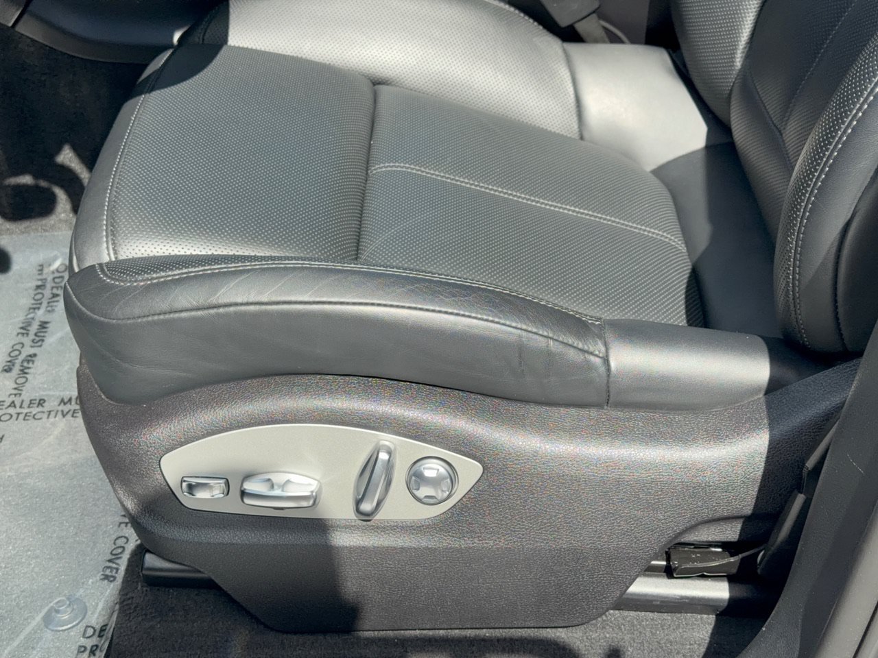 Certified 2024 Porsche Macan AWD/4WD image 16