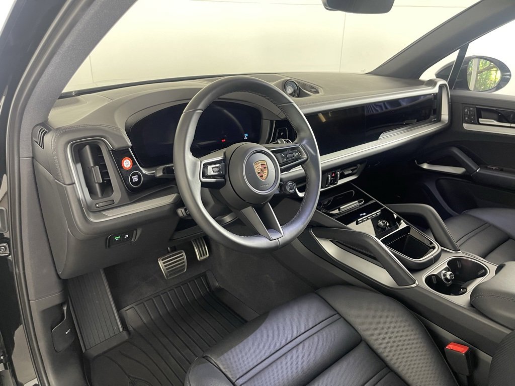 Certified 2025 Porsche Cayenne S image 4