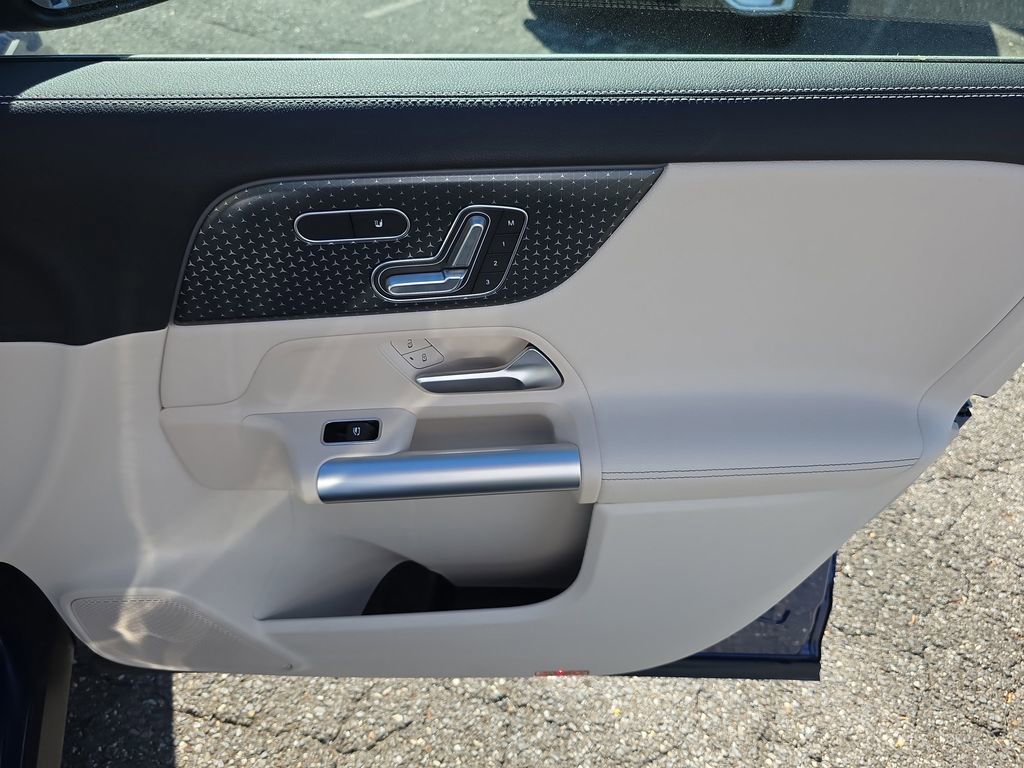 Certified 2025 Mercedes-Benz GLA 250 4MATIC image 11