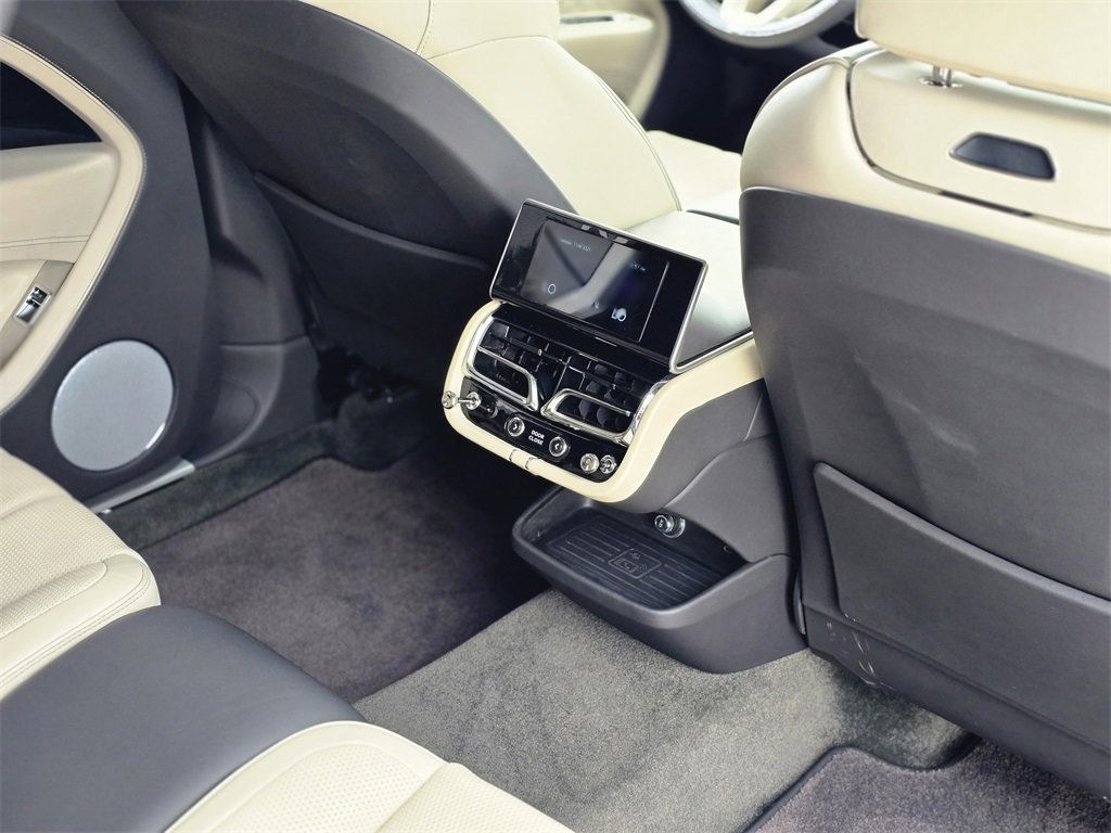 Used 2023 Bentley Bentayga Extended Wheelbase image 17