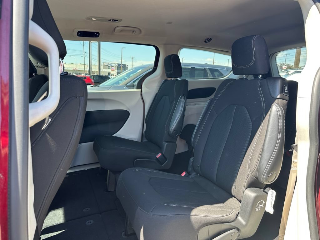 Used 2023 Chrysler Voyager LX FWD image 9