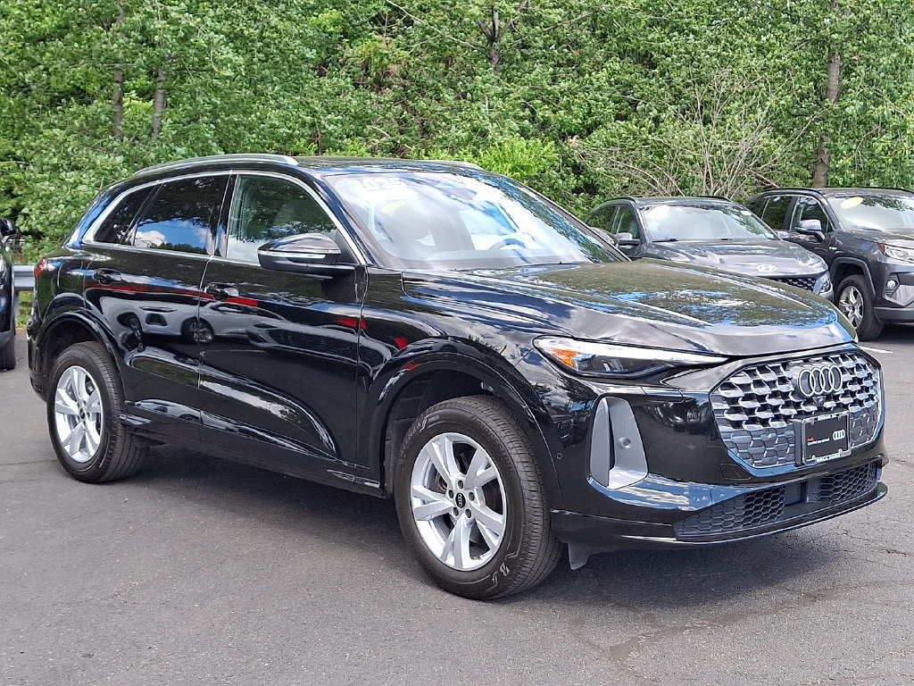 Used 2025 Audi Q5 Premium w/ Convenience Package AWD/4WD image 2