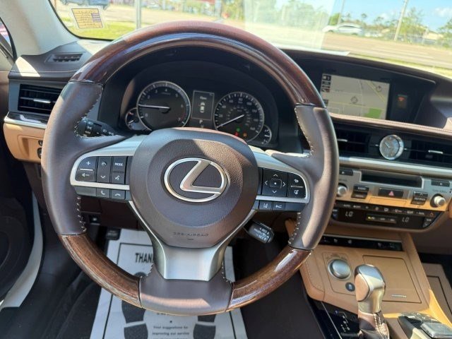 Used 2017 Lexus ES 350 w/ Navigation System Package image 22