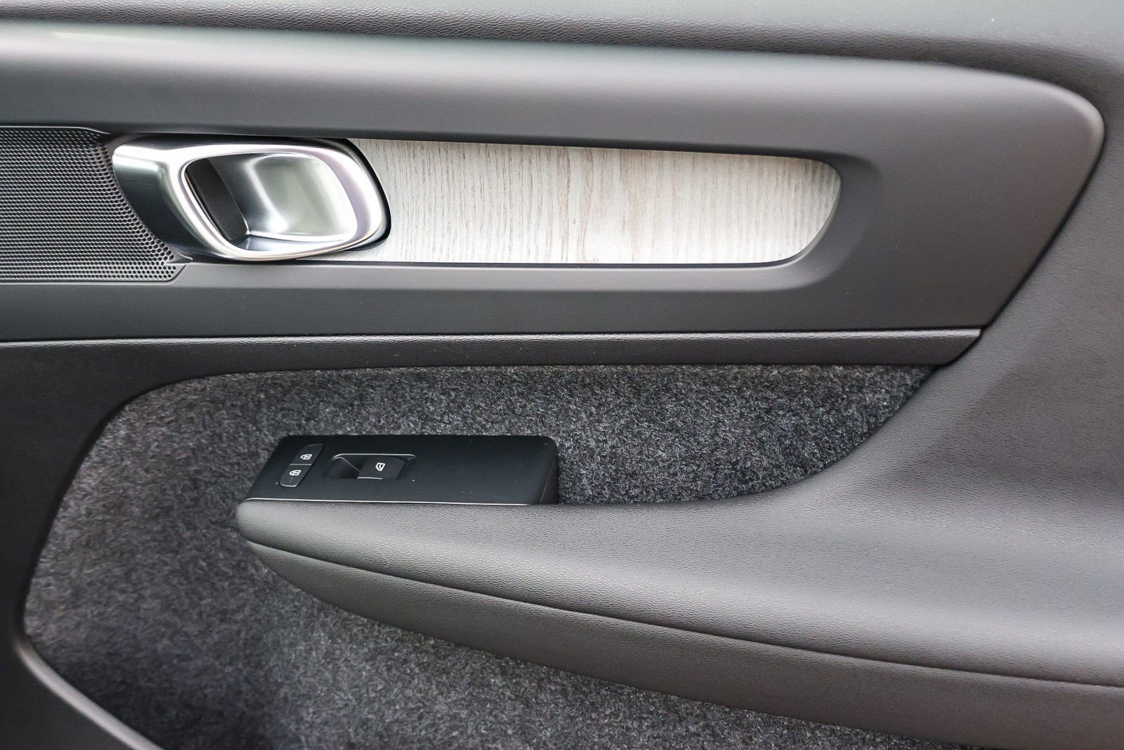 New 2026 Volvo XC40 B5 Core w/ Climate Package image 19