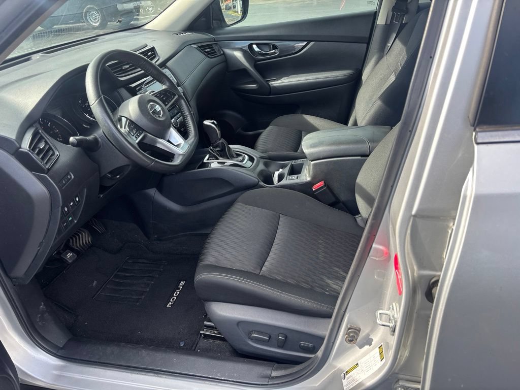 Used 2020 Nissan Rogue SV FWD image 7