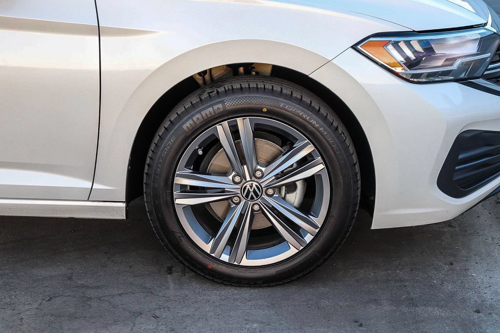 Used 2023 Volkswagen Jetta SE FWD image 11