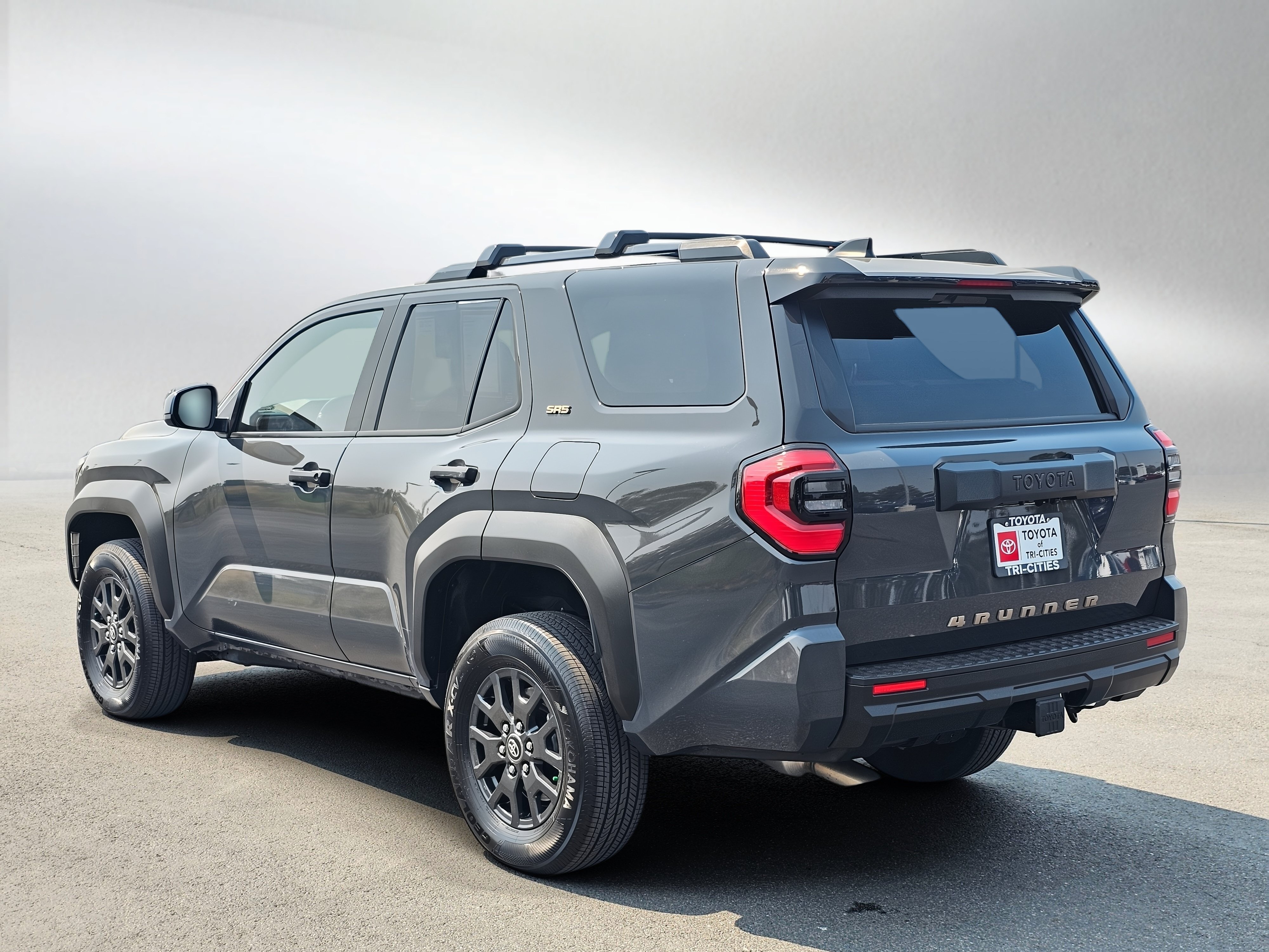 Used 2025 Toyota 4Runner SR5 AWD/4WD image 3