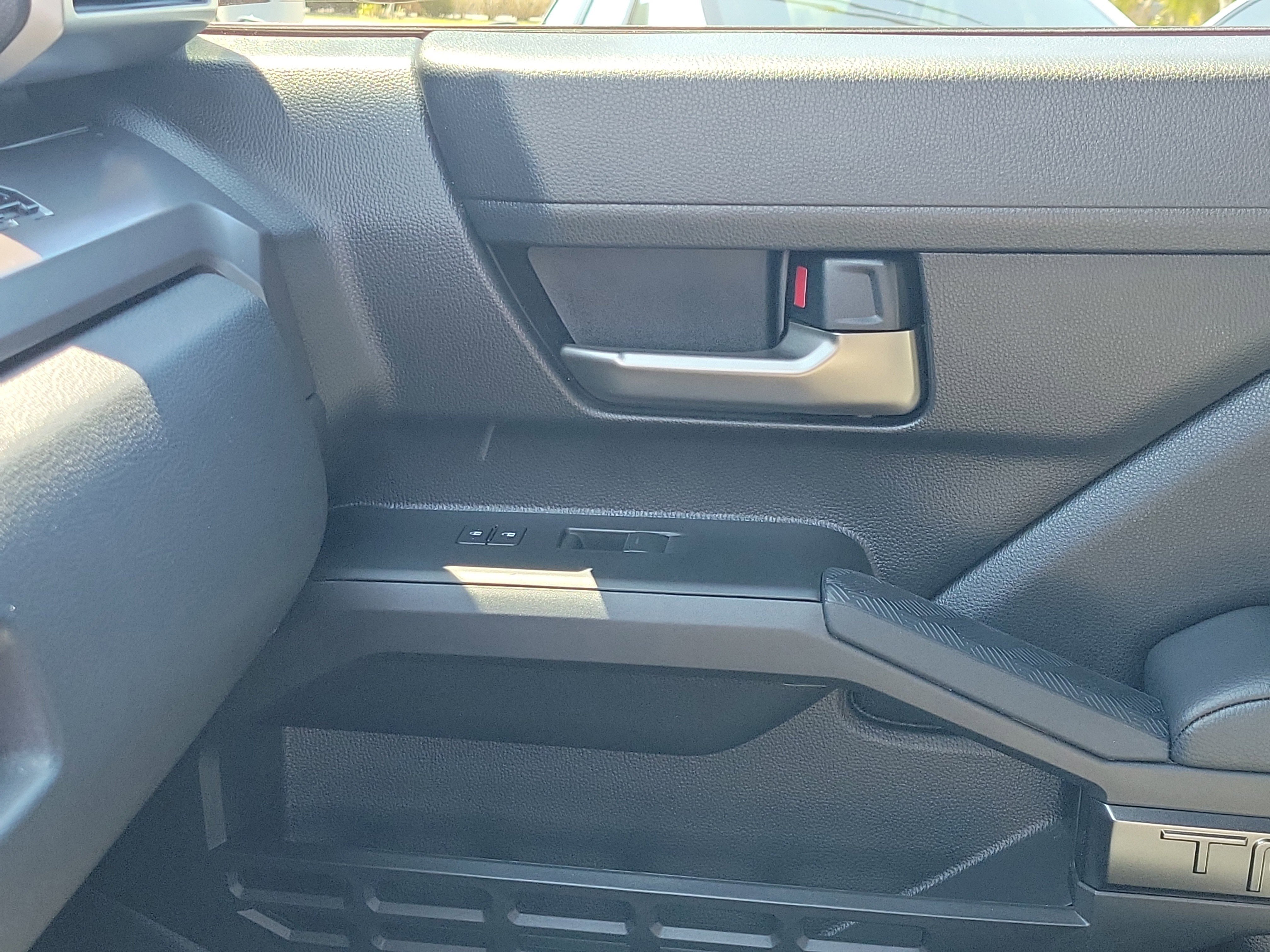 Used 2025 Toyota Tacoma TRD Sport image 31