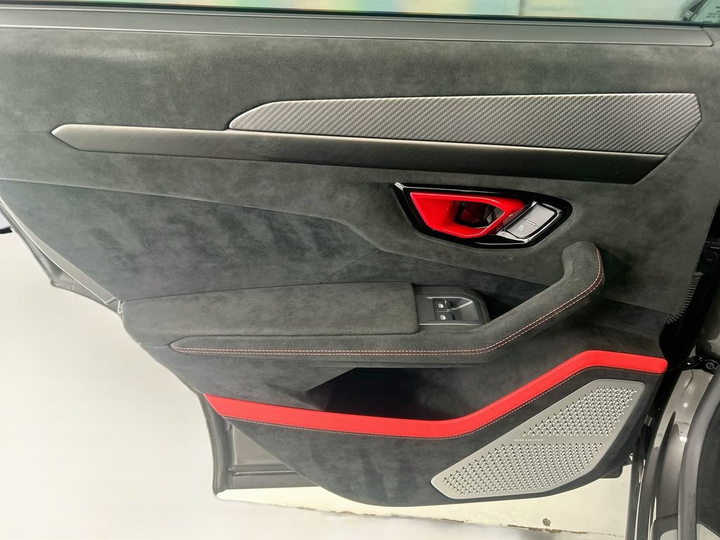 Used 2024 Lamborghini Urus Performante AWD/4WD image 25
