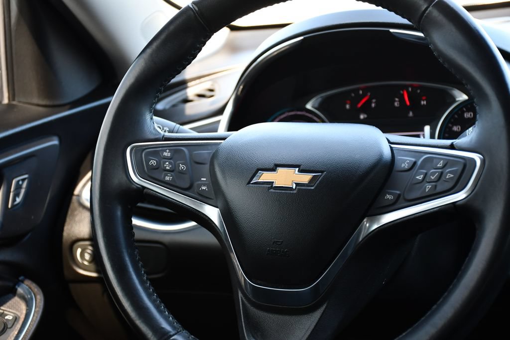 Used 2018 Chevrolet Malibu Hybrid w/ Leather Package FWD image 23