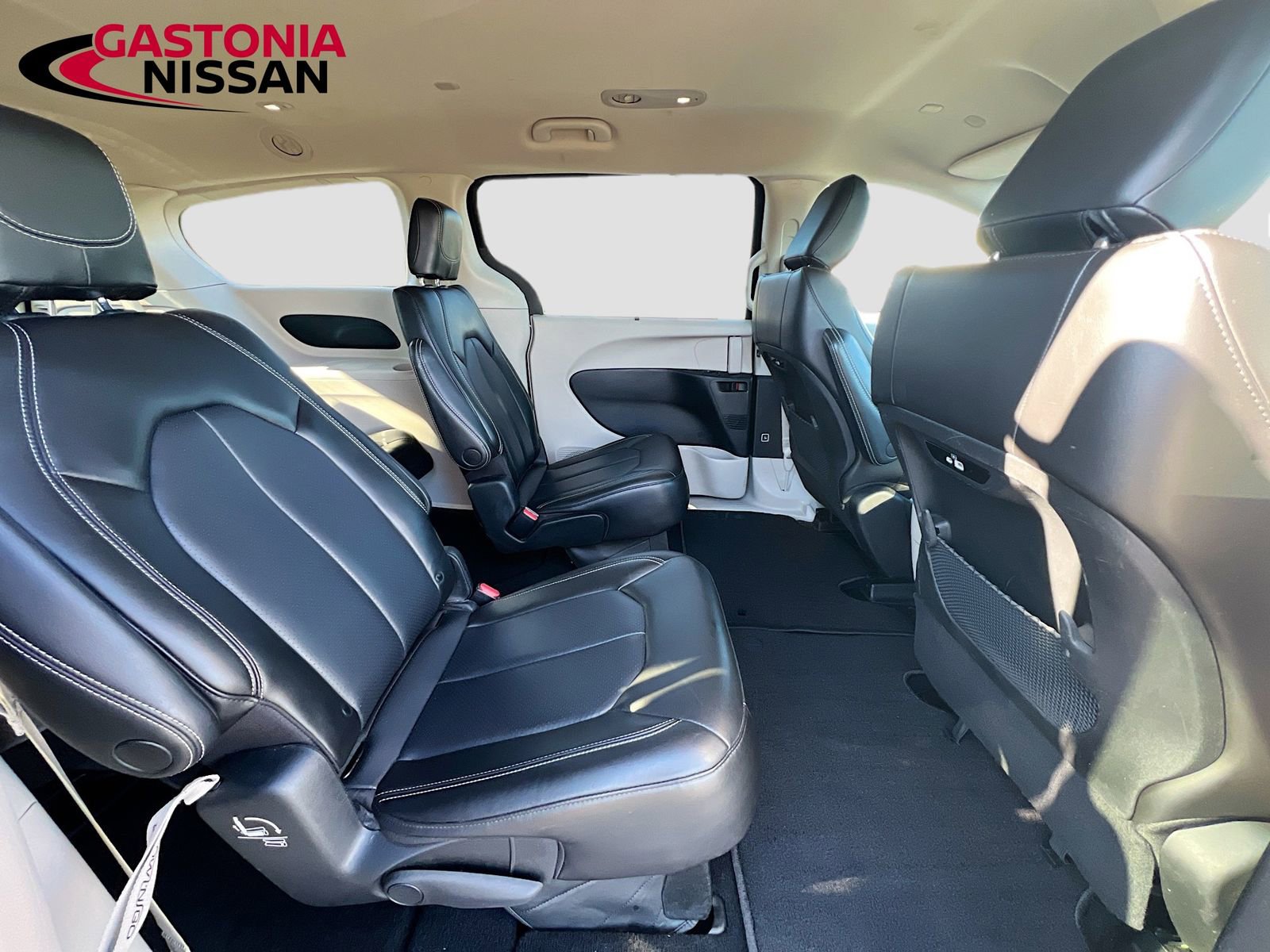 Used 2023 Chrysler Pacifica Touring-L image 35