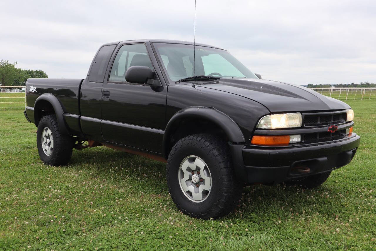 Used 2003 Chevrolet S10 Pickup LS w/ LS Preferred Equipment Group AWD/4WD image 4