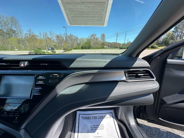 Used 2020 Toyota Camry SE image 16