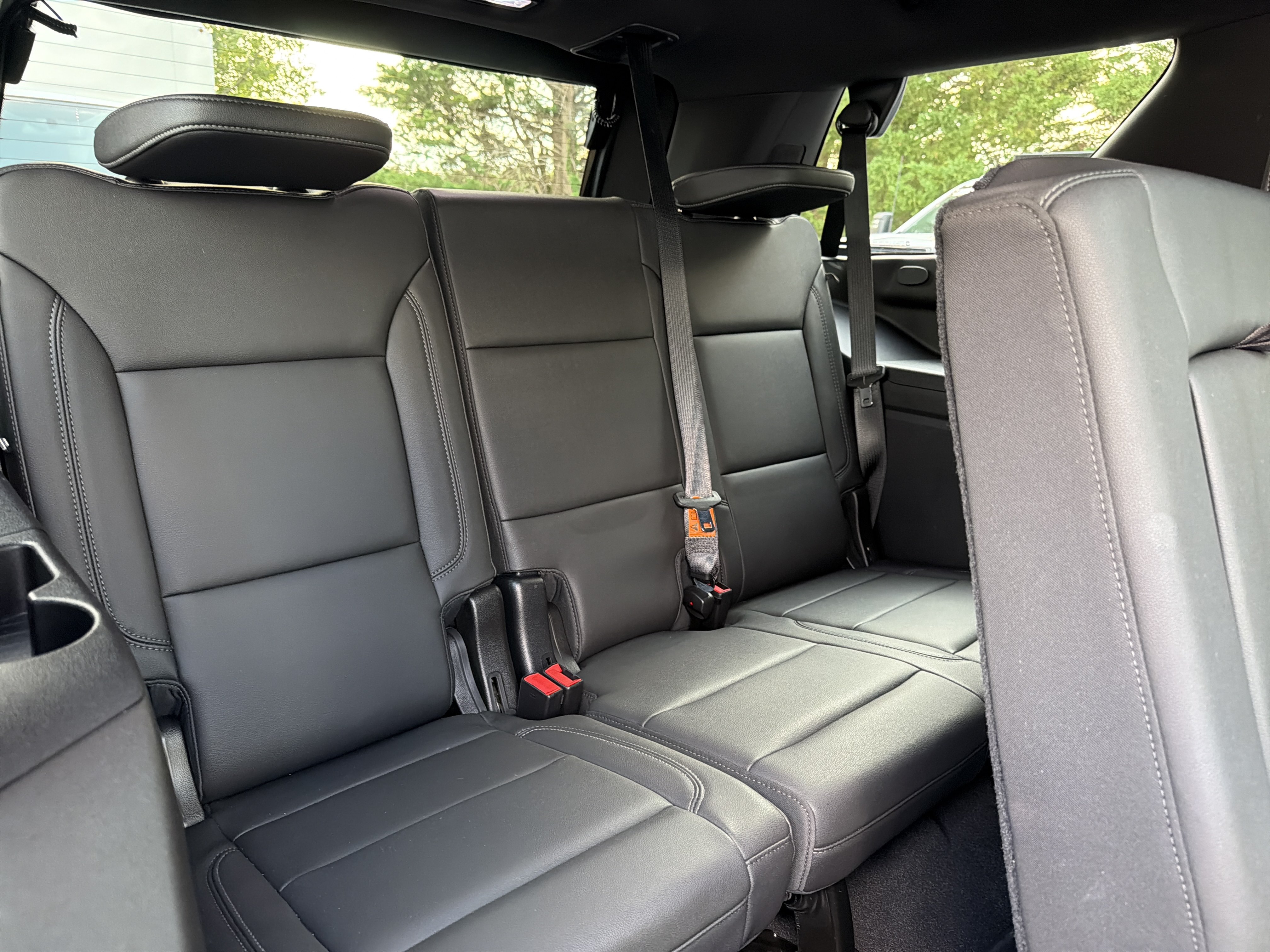 Used 2021 Chevrolet Tahoe Z71 w/ Z71 Off-Road Package AWD/4WD image 33