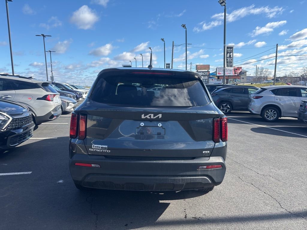 Certified 2023 Kia Sorento LX image 4