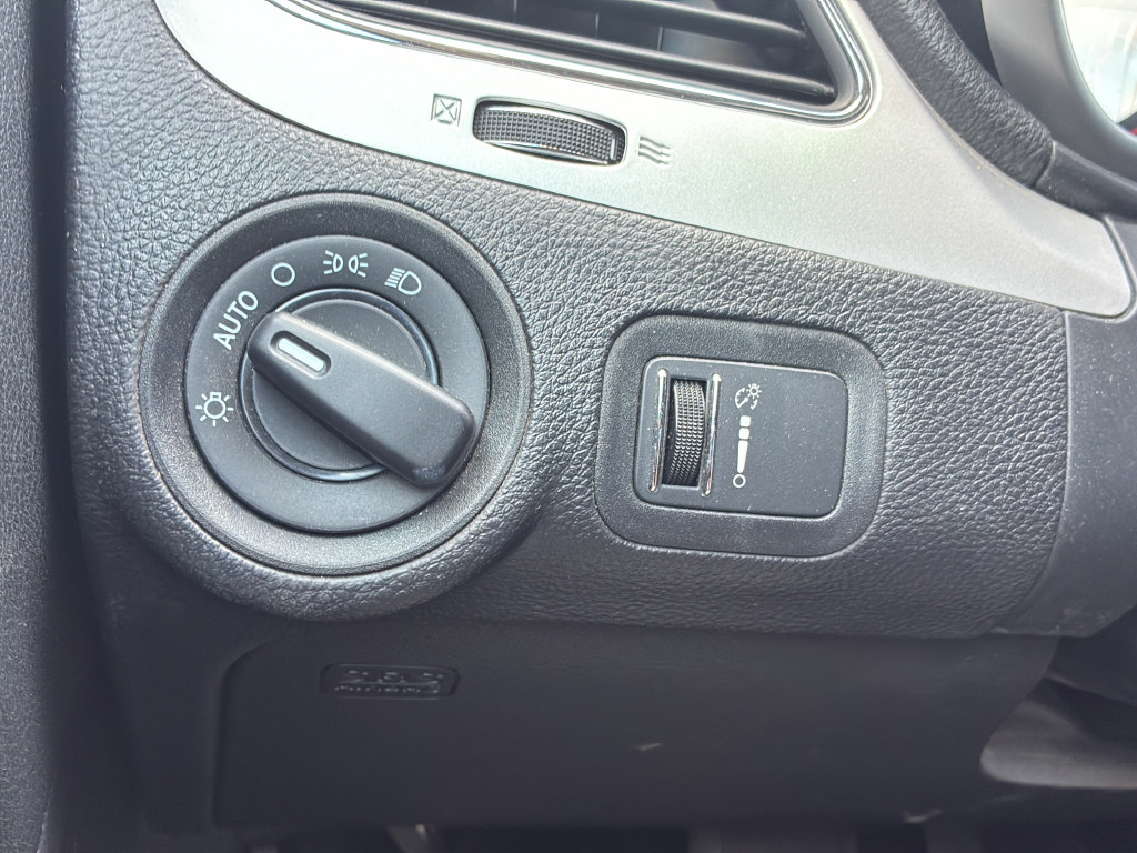 Used 2020 Dodge Journey SE w/ SE Popular Equipment Group FWD image 36