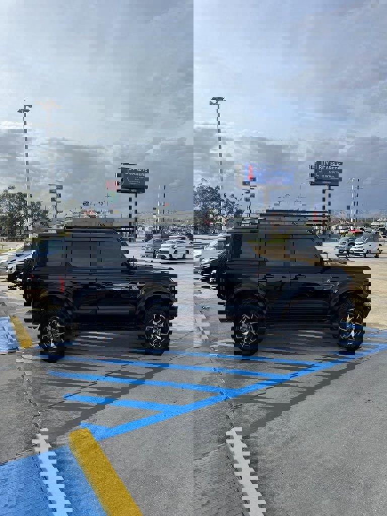 Used 2022 Ford Bronco Outer Banks image 4