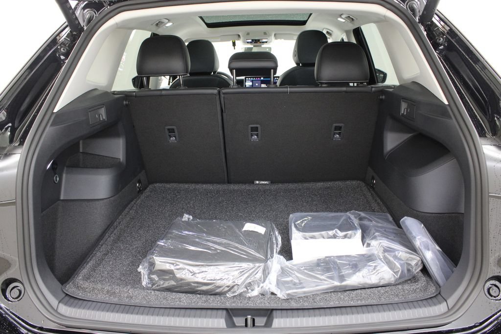 New 2026 Volkswagen Tiguan SE FWD image 29