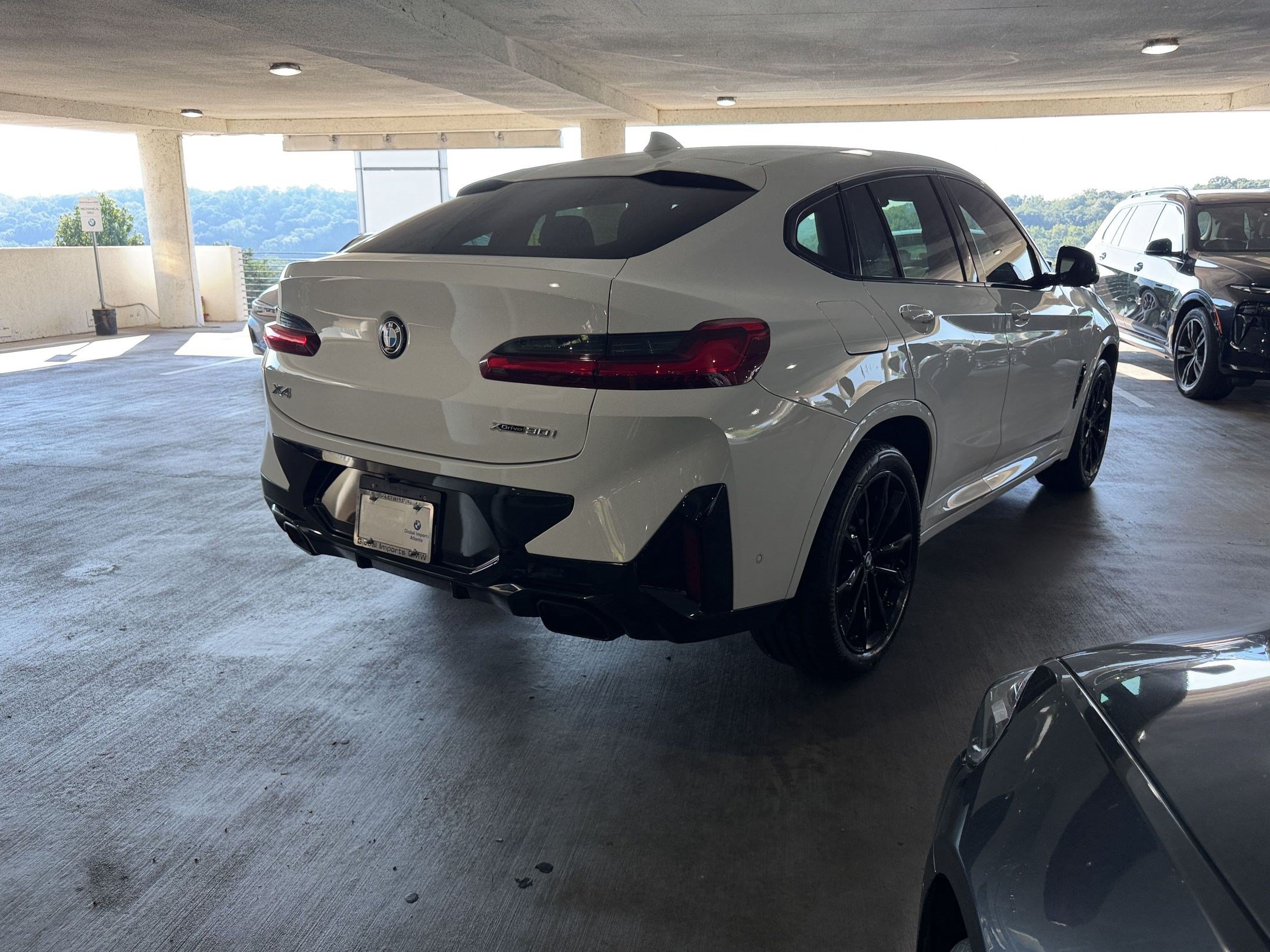 Used 2023 BMW X4 xDrive30i w/ M Sport Package AWD/4WD image 8