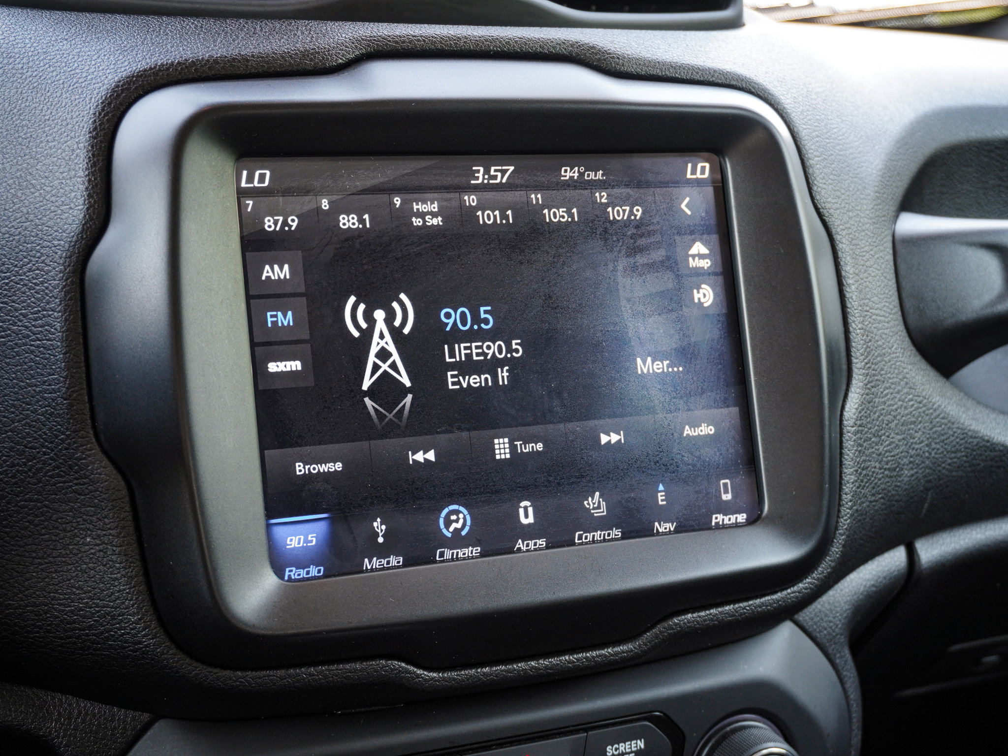 Used 2018 Jeep Renegade Limited w/ UConnect 8.4 Nav Group AWD/4WD image 23